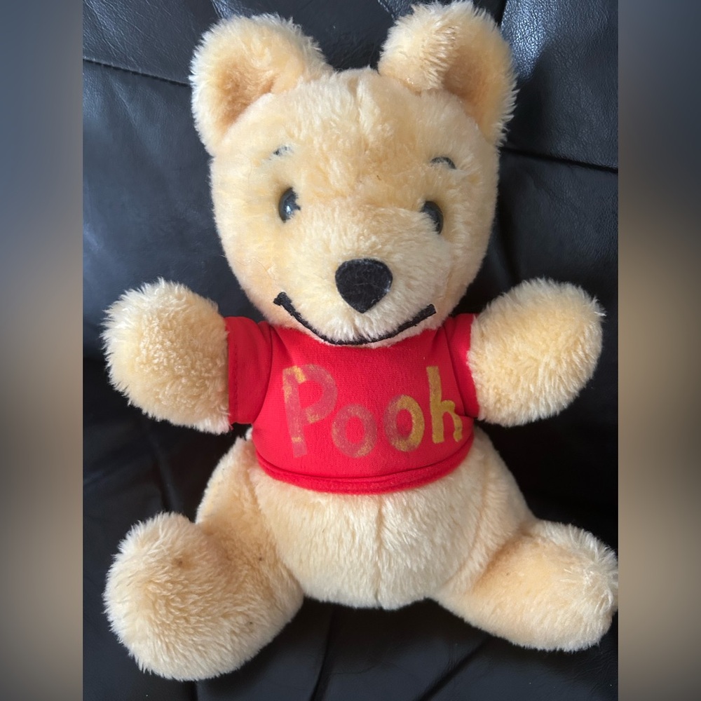Vintage  wind up musical Winnie-the-Pooh Bear